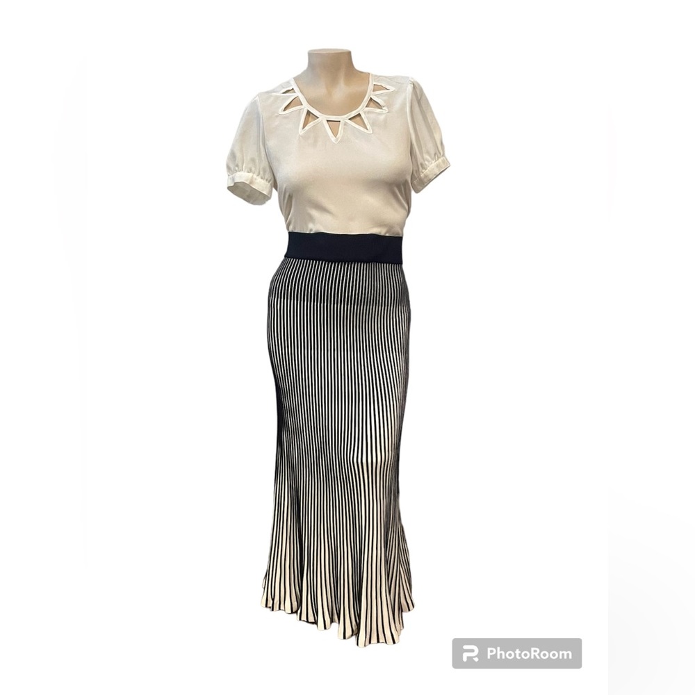NWT NANETTE LEPORE midi navy  pleated skirt